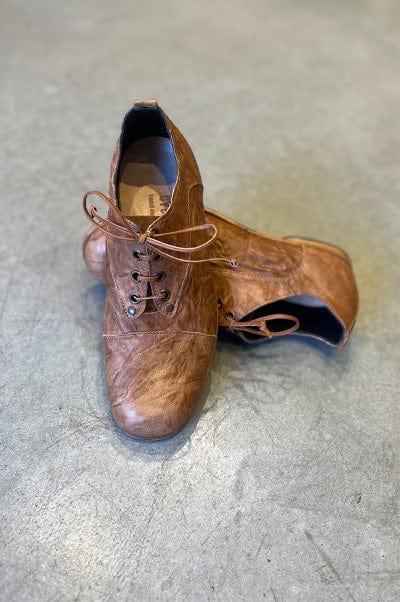 Classic-W | Wrinkled Cognac – biography